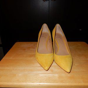 Goldish/Yellow Suede Pumps